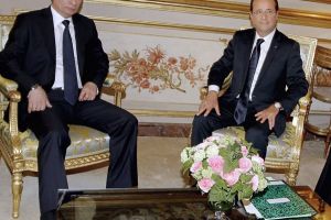 اولوند: لا حل للأزمة السورية دون رحيل الأسد وبوتين يشكك بفعالية العقوبات ضد النظام السوري