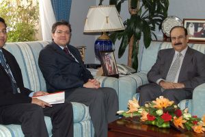 وزير الطاقة يبحث الخدمات الفنية والاستشارية مع وفد من شركة ورلي بارسونس 