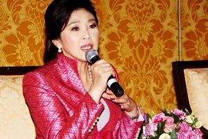 رئيسة الوزراء التايلاندية تحذر من 'دوامة عنف'