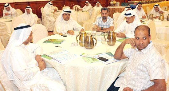 ملاحظات ومقترحات عدة طرحها ممثلو المؤسسات الأهلية بمقابل عروض قدمها المجلس لإنجازاته ومساعيه نحو المشروعات الخدمية