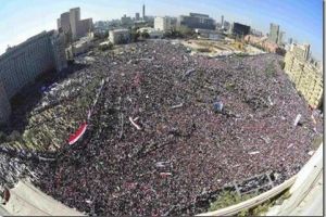 متظاهرون يحتلون ساحة التحرير في القاهرة  