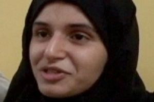 ضابطة تنكر تهمة ضرب ايات القرمزي 