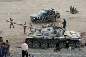 مقتل 4 مسلحين مدنيين من أنصار الجيش في هجوم انتحاري بجنوب اليمن 