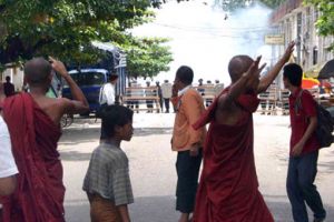 حشد غاضب يقتل 10 مسلمين في غرب ميانمار  