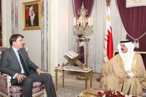 جلالة الملك يستقبل سفير المملكة المتحدة لدى البحرين   