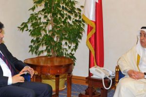 نائب رئيس الوزراء يطلع على مخططات تطوير المطار