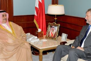 وزير الخارجية يبحث مع السفيرين الأميركي والبريطاني المستجدات