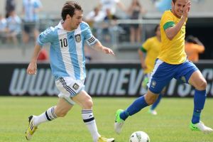 هاتريك ميسي يقود التانغو لفوز مثير على السامبا البرازيلية وديا