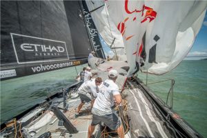 'فريق أبوظبي للمحيطات' يسعى إلى شق طريقه نحو منصة التتويج في الجولة الثامنة من 'سباق فولفو للمحيطات'