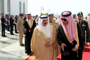 الملك يصل إلى جدة لبحث مستجدات الساحة مع خادم الحرمين