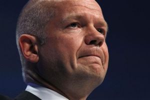 بريطانيا تقول إن سوريا على شفا الانهيار