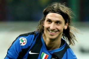 إبراهيموفيتش يتحدى الإصابة ويؤكد مشاركته أمام المنتخب الإنجليزي 