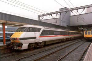 حريق بقطار في لندن يجبر 200 راكب على المغادرة 