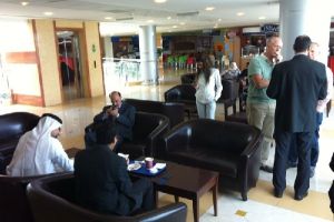 الكادر الطبي يجتمع في الكاونتري مول