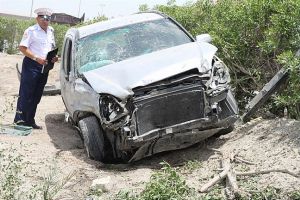 إصابة بحرينية بتدهور سيارة بشارع الشيخ سلمان بالسهلة (صور) 