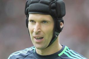 بيتر تشيك يؤكد مشاركته أمام بولندا