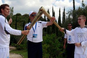 8 آلاف شخص يحملون شعلة الألعاب الأولمبية لدورة 'لندن 2012'