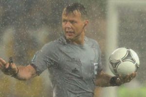 استئناف مباراة فرنسا واوكرانيا في بطولة اوروبا بعد تعليقها بسبب المطر الغزير