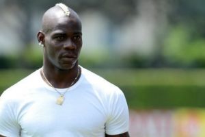 برانديللي يطالب بالوتيللي بالالتزام الخططي