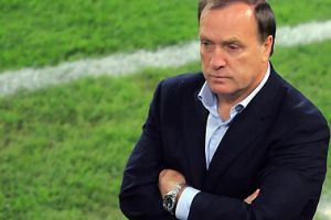 مدرب روسيا يدافع عن أداء فريقه ويهنئ اليونان