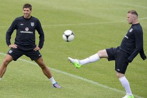 مدرب إنجلترا: روني سيلعب أمام أوكرانيا