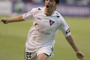 النصر السعودي يتعاقد مع الأرجنتيني مانسو 