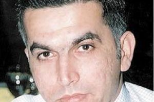 المحكمة ترجئ قضيتي تجمهر ضد الناشط نبيل رجب لاستدعاء الشهود