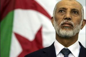 امين عام جبهة التحرير الجزائرية يؤكد ان المطالبين بتنحيه 'اقلية'