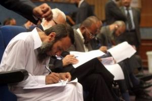 الاخوان المسلمون يعتبرون الجمعية التأسيسية لوضع الدستور قائمة وقانونية