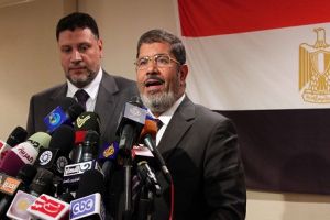 حملة مرسي تعلن فوزه بنسبة 52.5 في المئة من الأصوات  