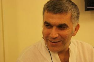 المحكمة ترجئ قضية تجمهر ضد الناشط نبيل رجب للمرافعة