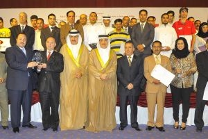 وزير العمل يكرم 6 مؤسسات و 49 عاملاَ متميزاً في قطاع الضيافة