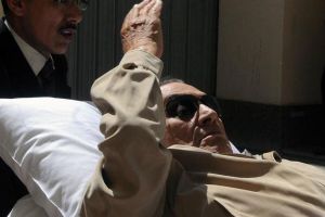 مبارك يعالج في مستشفى عسكري وتوتر قبيل اعلان اسم 'الريس' 