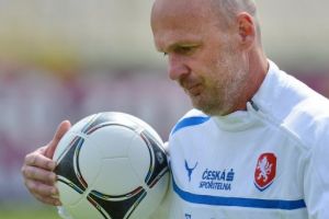 بيليك راض عن أداء لاعبي التشيك رغم الخروج من يورو 2012      