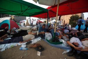 المصريون قلقون من الاضطراب وسط انتكاسات سياسية 