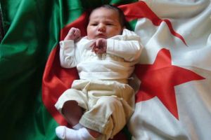 طفل جزائري لا يتجاوز سنه العام يفارق الحياة إثر لسع عقرب