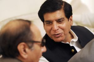 رئيس وزراء باكستان الجديد يتولى مهام منصبه 