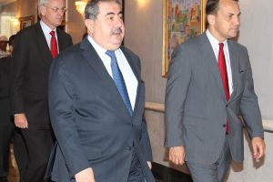 العراق يحذر من أن الدول المجاورة لسوريا 'ليست محصنة ضد الأزمة' 