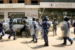 أوامر للشرطة السودانية بإنهاء فوري للاحتجاجات