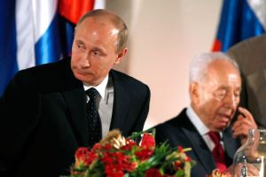 الرئيس الروسي يصل إلى الضفة الغربية للقاء نظيره الفلسطيني