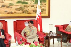 الملك يبحث مع الرئيس اللبناني العلاقات الوثيقة بين البلدين في مختلف المجالات (شاهد صور الاستقبال)