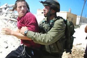 بدء اخلاء اسر مستوطنين من احد الاحياء في الضفة الغربية بهدوء