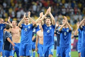 ايطاليا تقف بين اسبانيا ومكان بين العظماء 