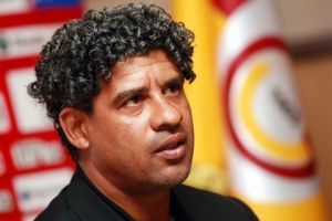 كرويف يرشح ريكارد لتولي تدريب المنتخب الهولندي