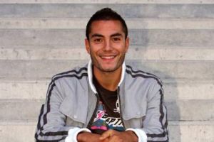 مغني بصدد الانضمام رسميا إلى لخويا القطري