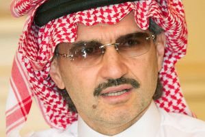 مكتب الوليد بن طلال ينفي إشاعة المرض ويؤكد إنه بخير 