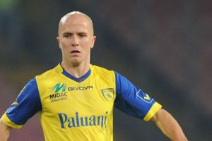 روما الإيطالي يضم الأمريكي الدولي برادلي من نادي كييفو 