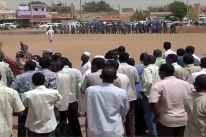 محامون سودانيون يحتجون على استخدام القوة ضد المتظاهرين