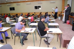 48 متدربا من معهد البحرين للتدريب يقدمون اختبارات للالتحاق بشركة نفطية 