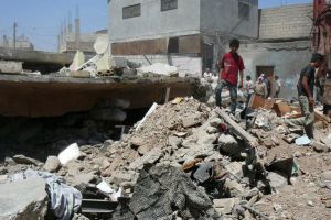 مئات من السكان يفرون من دمشق بسبب استمرار الاشتباكات العنيفة